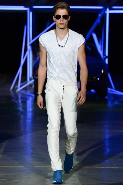 Look 17